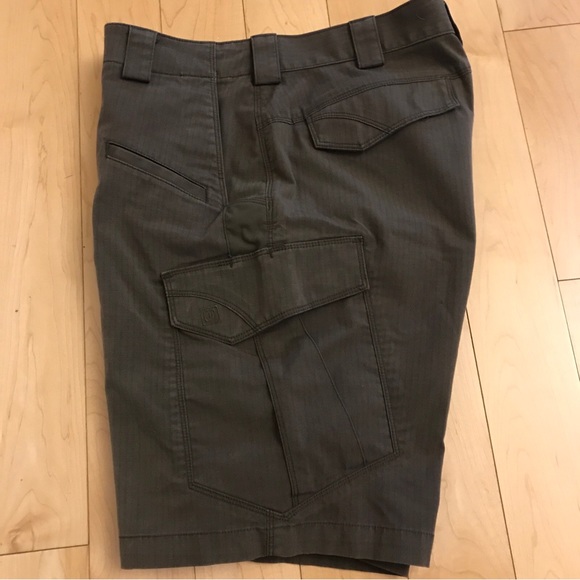 5.11 Tactical mens shorts sz 32 cargo 8 pockets - Picture 4 of 7